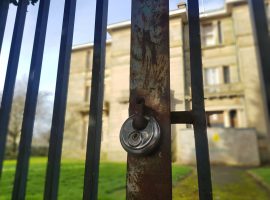 A locked-up Buile Hill Mansion. Image credit: Natacha Pires