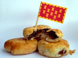 Eccles Cake, with the flag of Greater Manchester. Photo Credit: James Jones via Wikimedia Commons: https://commons.wikimedia.org/wiki/File:Eccles_Cake,_from_Greater_Manchester.jpg