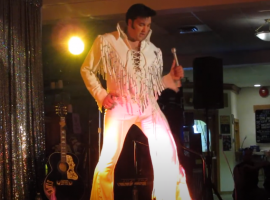 Darren Lee performing on Cloverdale Legion, picture by screenshot in Youtube