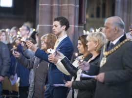 PICTURE BY CHRIS BULL FOR ST ANN'S HOSPICE

Light up a Life memorial service – Manchester Cathedral.

www.chrisbullphotographer.com