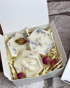 Bee and honeycomb aromatherapy wax melts