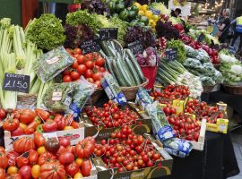 Healthy Start allows families to buy fresh fruit, vegetables and milk
(Picture taken by Bex Walton: https://www.flickr.com/photos/bexwalton/49770770361)