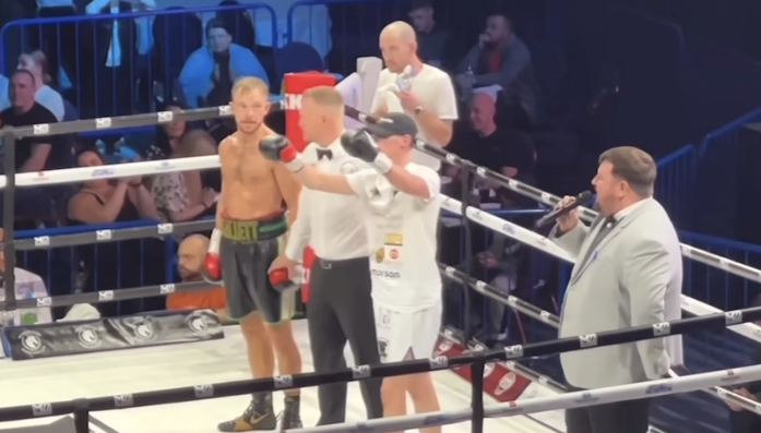 Alex Murphy wins his fifth professional boxing fight.