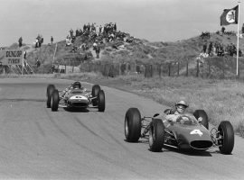 Two Formula One cars racing. (Image Rights through creative commons)