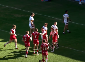 Salford Red Devils celebrate as they score thier first try against Huddersfield. 02/04/23