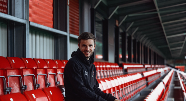 Luke Garbutt signs (Will Moorcroft)