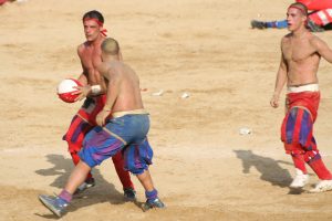 A match of Calcio Fiorentino a relative to Rugby. Credit: Wikicommons.