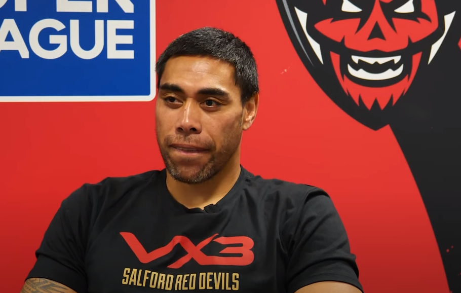 Ken Sio Salford Red Devils. Screenshot from youtube video https://www.youtube.com/watch?v=W1G8Z6cSyJY