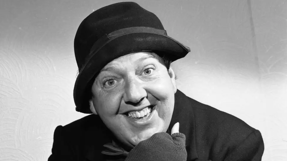 Comedian who topped Lowry bill dies aged 80